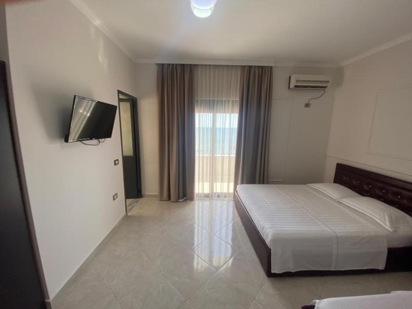 Hotel Tirona ดูร์เรส ภายนอก รูปภาพ