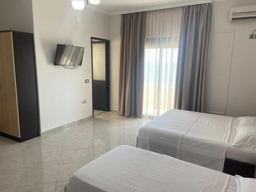 Hotel Tirona ดูร์เรส ภายนอก รูปภาพ