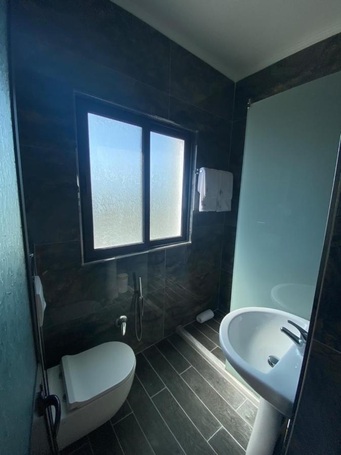 Hotel Tirona ดูร์เรส ภายนอก รูปภาพ