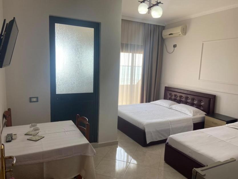 Hotel Tirona ดูร์เรส ภายนอก รูปภาพ