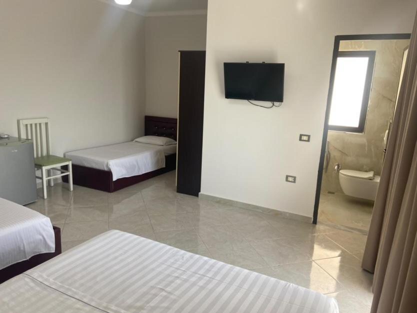Hotel Tirona ดูร์เรส ภายนอก รูปภาพ