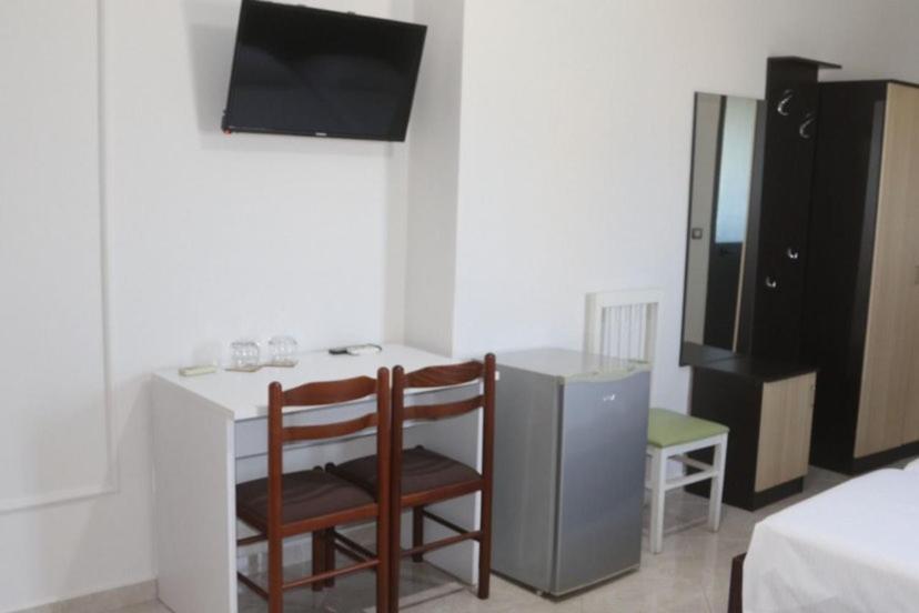 Hotel Tirona ดูร์เรส ภายนอก รูปภาพ