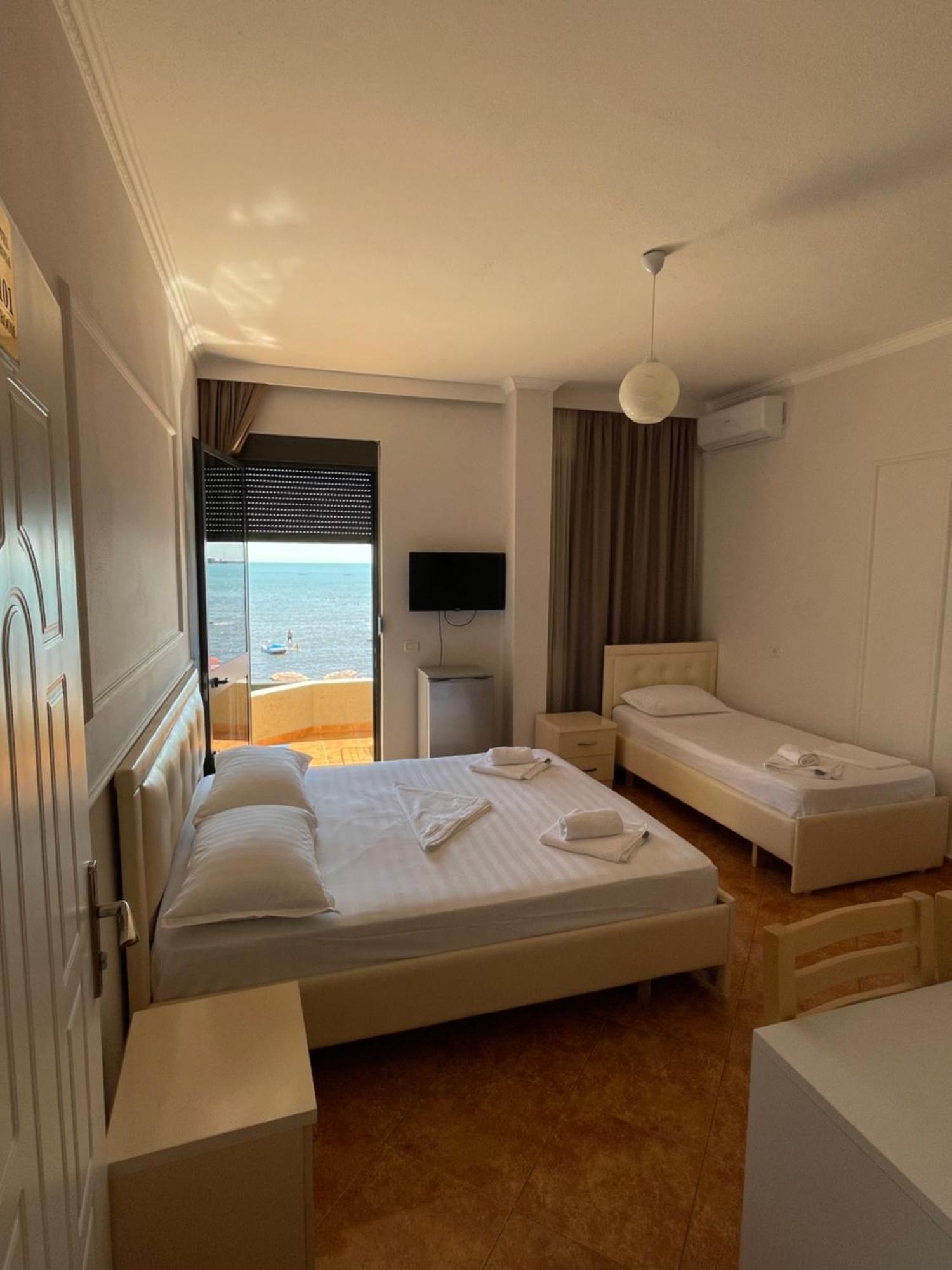 Hotel Tirona ดูร์เรส ภายนอก รูปภาพ