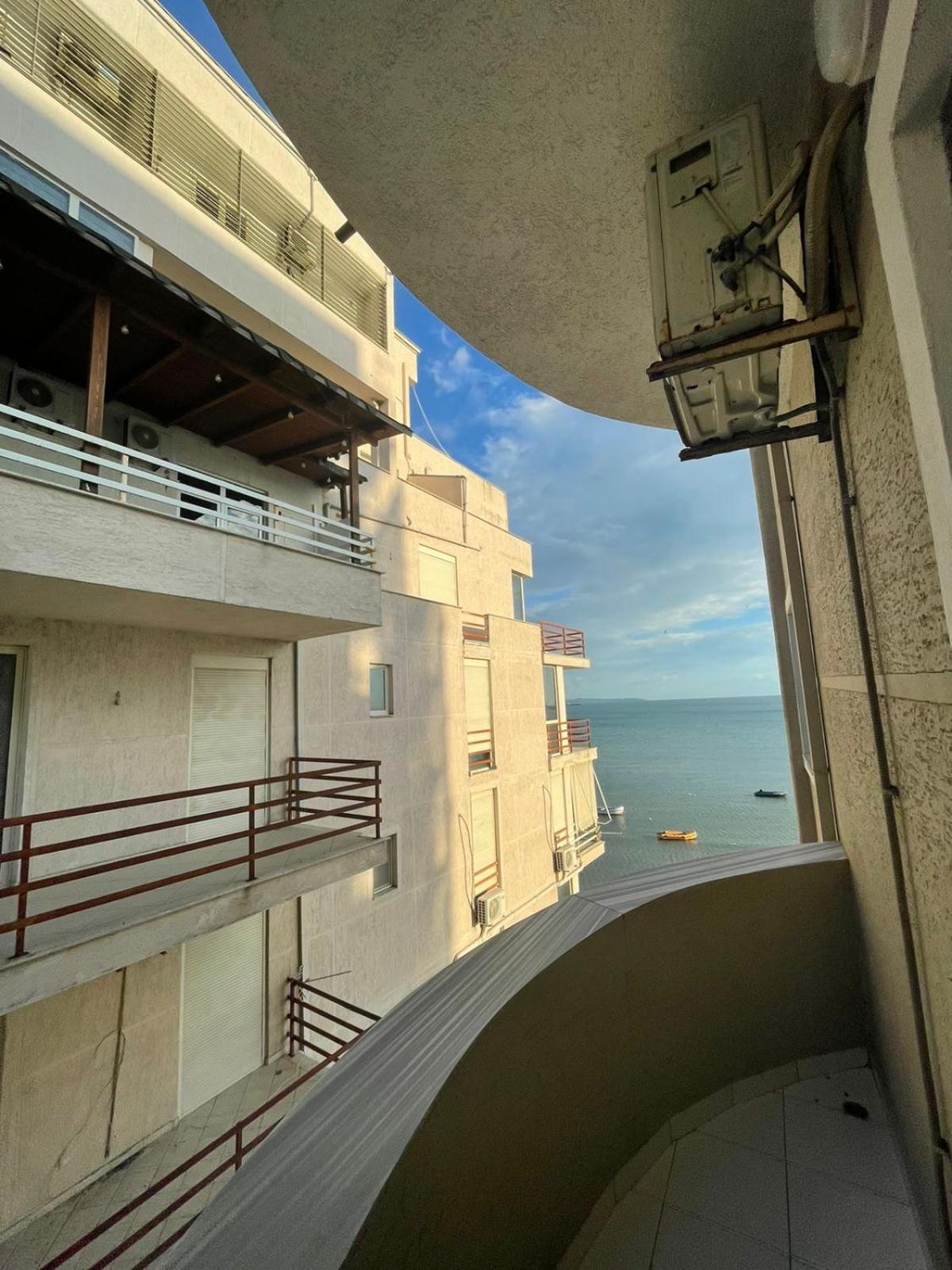 Hotel Tirona ดูร์เรส ภายนอก รูปภาพ