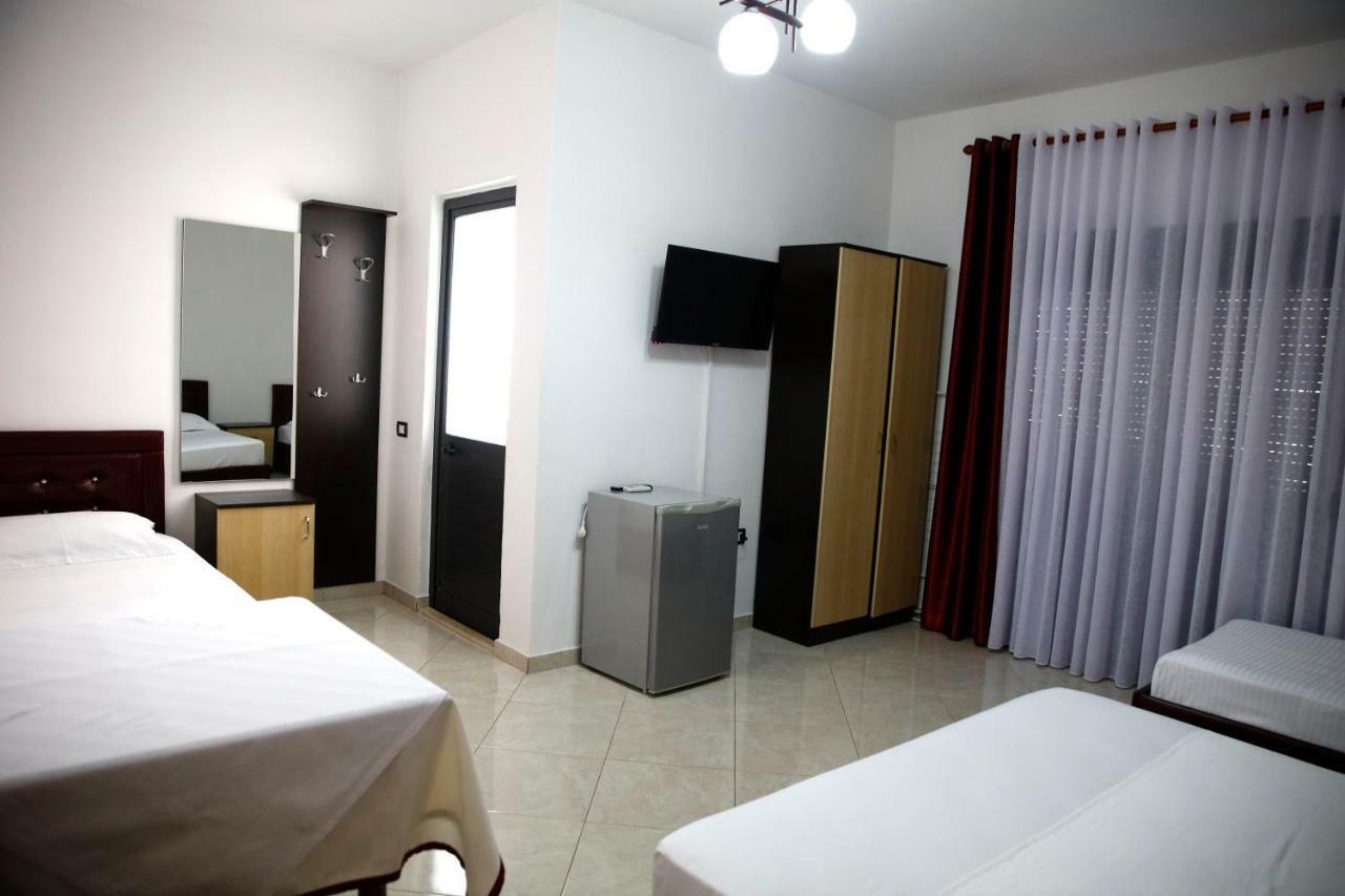 Hotel Tirona ดูร์เรส ภายนอก รูปภาพ
