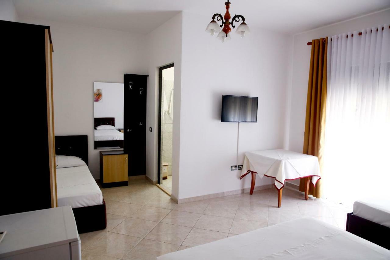 Hotel Tirona ดูร์เรส ภายนอก รูปภาพ
